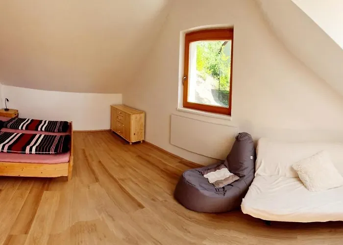 Eliška Hrdlička, U Prahy Prázdninový dům Cim